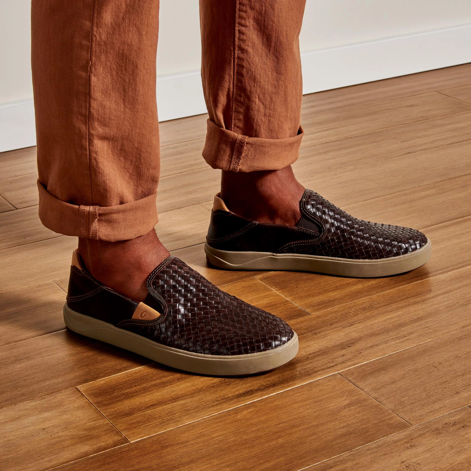 OluKai Lae‘ahi Lauhala - Dark Wood 2 OluKai Lae‘ahi Lauhala - Dark Wood - Image 2