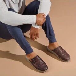 OluKai Mua 'Ili - Dark Wood / Silt -Island Sole Outlet Store 10502 6321 102 M MUA ILI DkWoodSilt