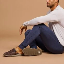 OluKai Mua 'Ili - Dark Wood / Silt -Island Sole Outlet Store 10502 6321 103 M MUA ILI DkWoodSilt V2
