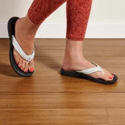 OluKai ‘Ohana - White / Black -Island Sole Outlet Store 20110 4R40 102 W Ohana WhtBlk Web Opt