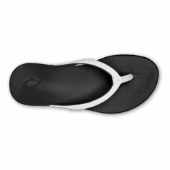 OluKai Ho‘ōpio - White / Onyx 6 OluKai Ho‘ōpio - White / Onyx -Island Sole Outlet Store 20294 4ROX 004 W Ho opio WhtOnx