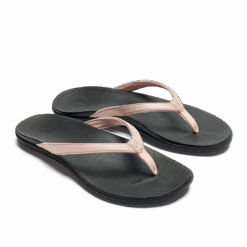 OluKai Ho‘ōpio - Petal Pink Metallic / Black -Island Sole Outlet Store 20294 NK40 003 W Hoopio PepmBlk