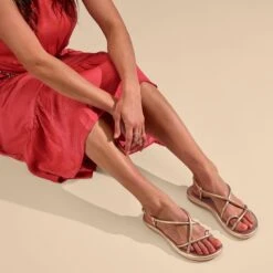 OluKai Waiau - Bubbly -Island Sole Outlet Store 20426 FAFA 102 W WAIAU BubblyBubbly 43926883 2a3e 4227 b156 1c76f469e18c