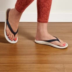 OluKai Pī‘oe - Trench Blue / Mist Grey 9 OluKai Pī‘oe - Trench Blue / Mist Grey -Island Sole Outlet Store 20443 DEDW 102 W Pi oe TrbMgr Web Opt