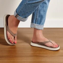 OluKai Nu‘a Pi‘o - Warm Taupe -Island Sole Outlet Store 20445 WMWM 102 W Nu aPi o WmtpWmtp Web Opt