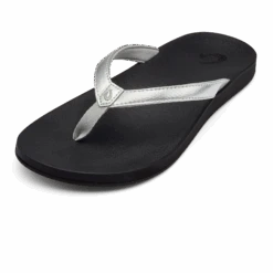 OluKai Puawe - Silver / Black -Island Sole Outlet Store 20498 2K40 AMZ W Puawe SilBlk