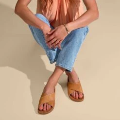 OluKai Kīpe‘a ‘Oho - Tan -Island Sole Outlet Store 20501 3434 102 W KIPE AOHO TanTan c2ab21a8 1dee 4618 8225 39fb4e19bf91